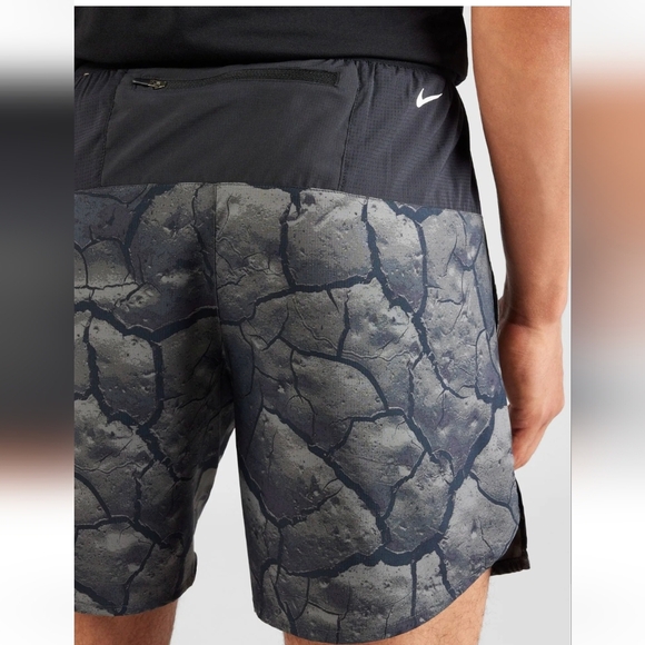 Nike Trail Stride shorts Size Large New with tags Black and gray - Picture 16 of 17